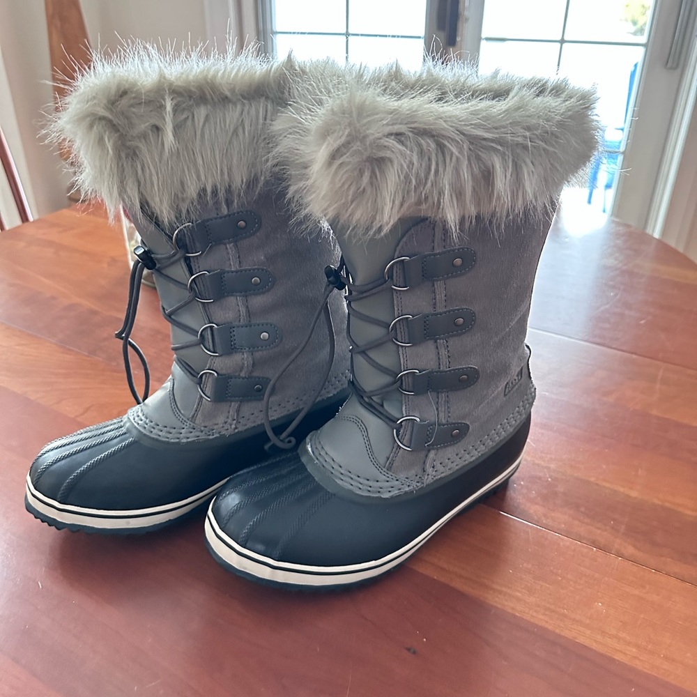 Sorel Joan Of Artic. Little Kid/Big Kid Waterproof Boots